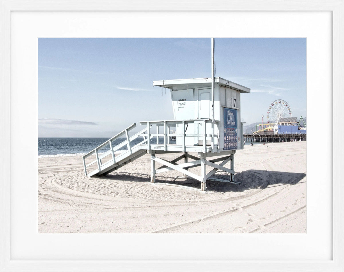 Schwarz-weiß Poster mit Rahmen von Cosman-Photocollection, Kalifornien Santa Monica Beach Lifeguard, 31x25 cm, Wanddekoration