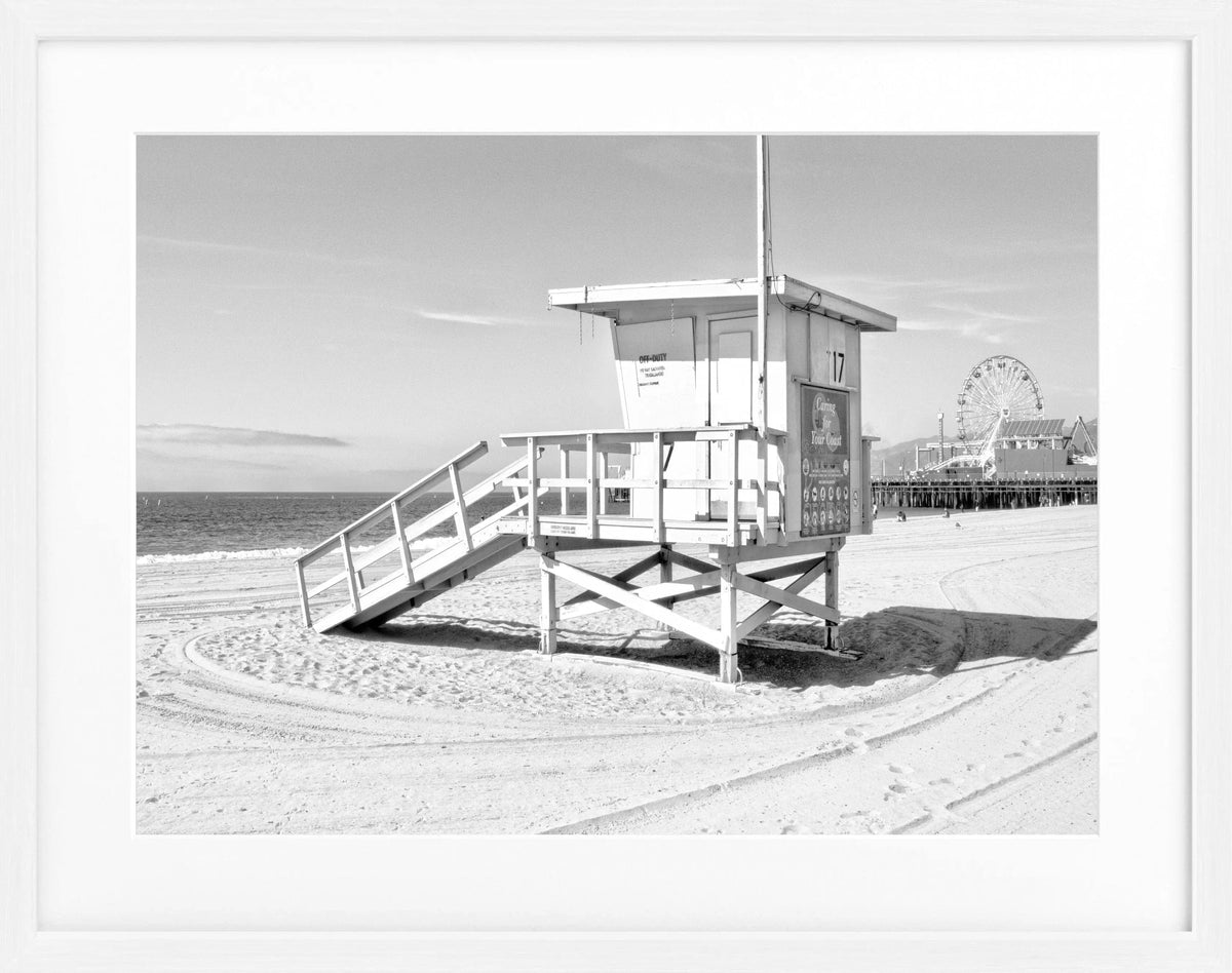 Schwarz-weiß Poster mit Rahmen, Kalifornien Santa Monica Beach Lifeguard Motiv, von Cosman-Photocollection, 31x25 cm