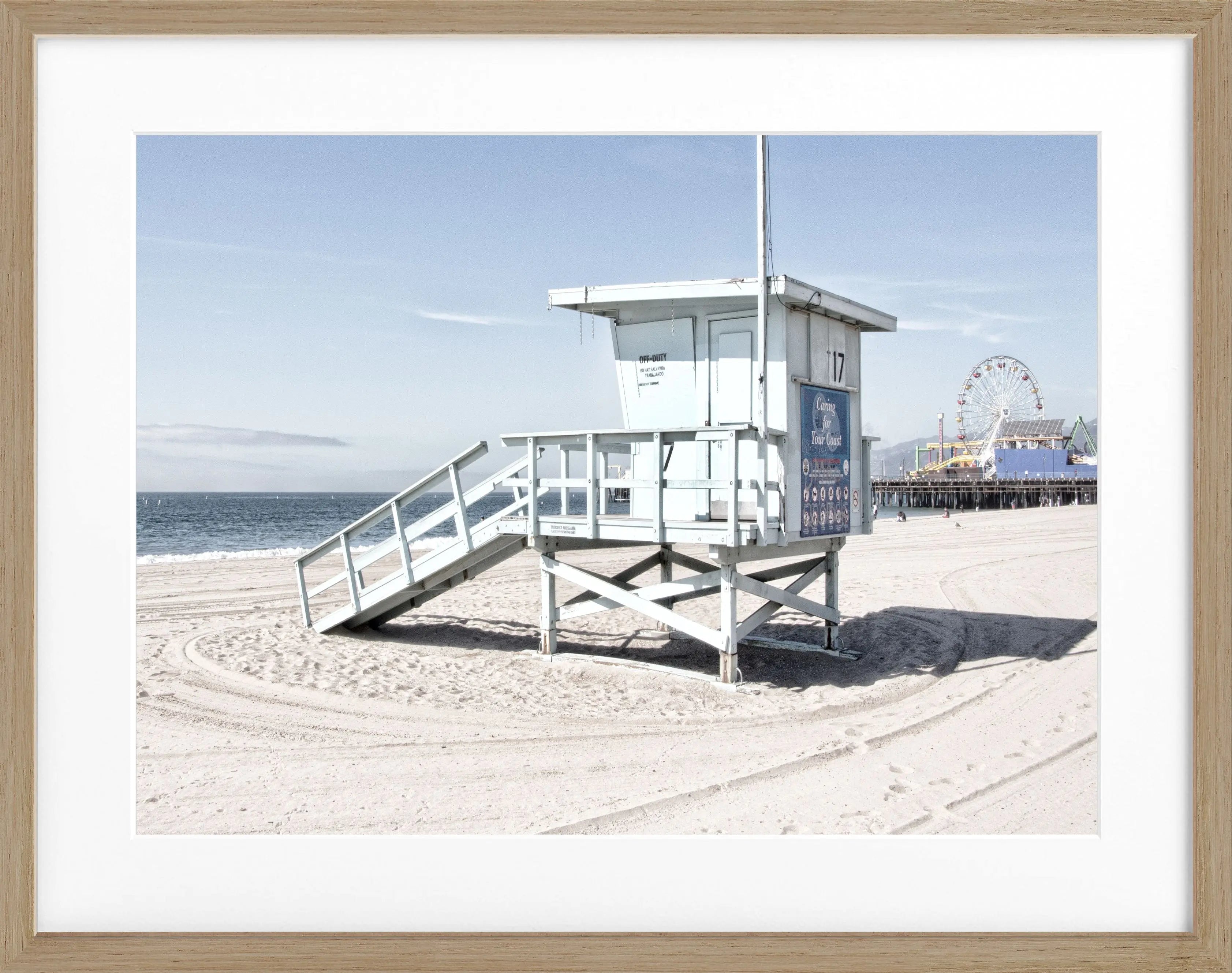 Schwarz-weiß Poster mit Rahmen, Kalifornien Santa Monica Beach Lifeguard, von Cosman-Photocollection, 31x25 cm