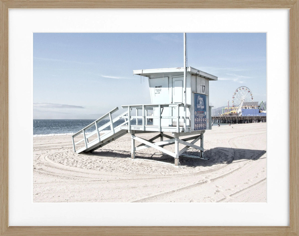 Schwarz-weiß Poster mit Rahmen, Kalifornien Santa Monica Beach Lifeguard, von Cosman-Photocollection, 31x25 cm, Wanddekoration