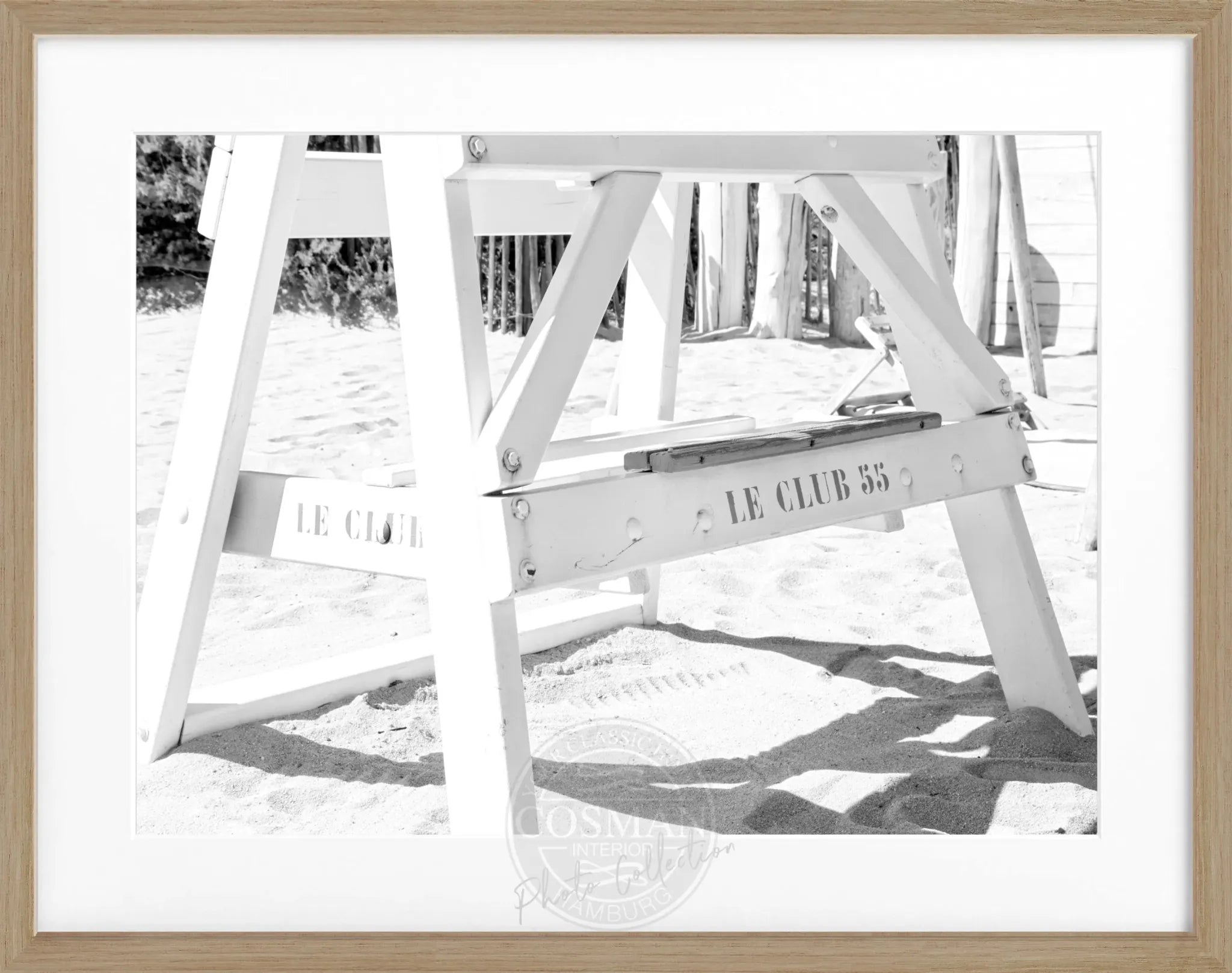Schwarz-weiß Poster mit Rahmen 'Le Club 55' Saint Tropez von Cosman-Photocollection, 31x25 cm, Fotokunst an Wand