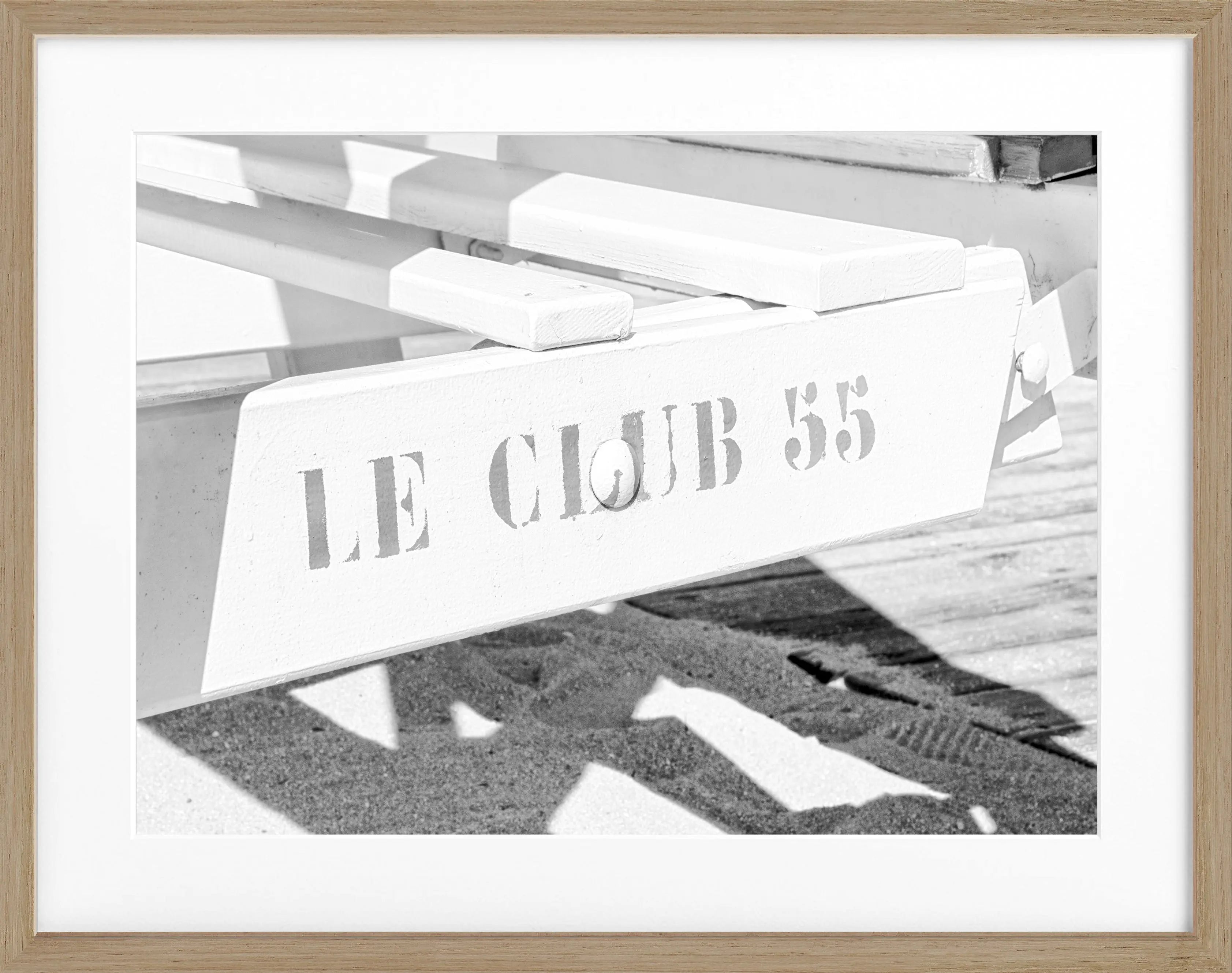 Schwarz-weiß Poster mit Rahmen ’Le Club 55’ Saint Tropez, 31x25cm, von Cosman-Photocollection, stilvolles Strandmotiv