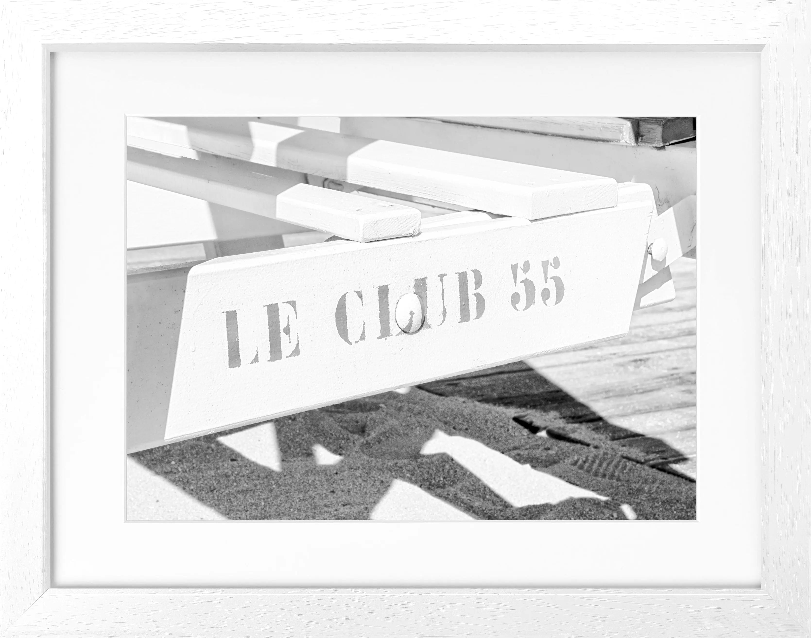 Schwarz-weiß Poster mit Rahmen von Cosman-Photocollection, Motiv ’Le Club 55’ in Saint Tropez, 31x25 cm, stilvolles Wandbild