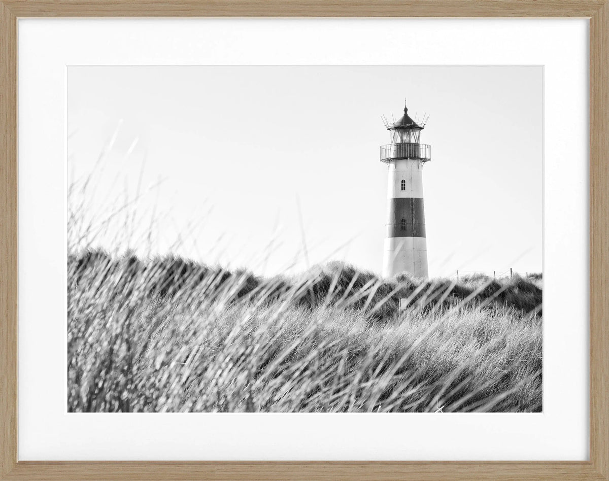 Schwarz-weiß Poster mit Rahmen von Cosman-Photocollection, Leuchtturm Sylt SY71, Motiv im Format 31x25 cm