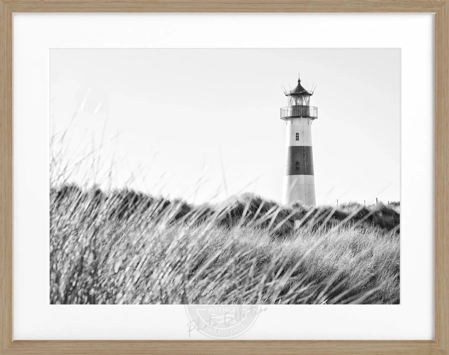 Schwarz-weiß Poster mit Rahmen von Cosman-Photocollection, Leuchtturm Sylt SY71, Motiv im Format 31x25 cm