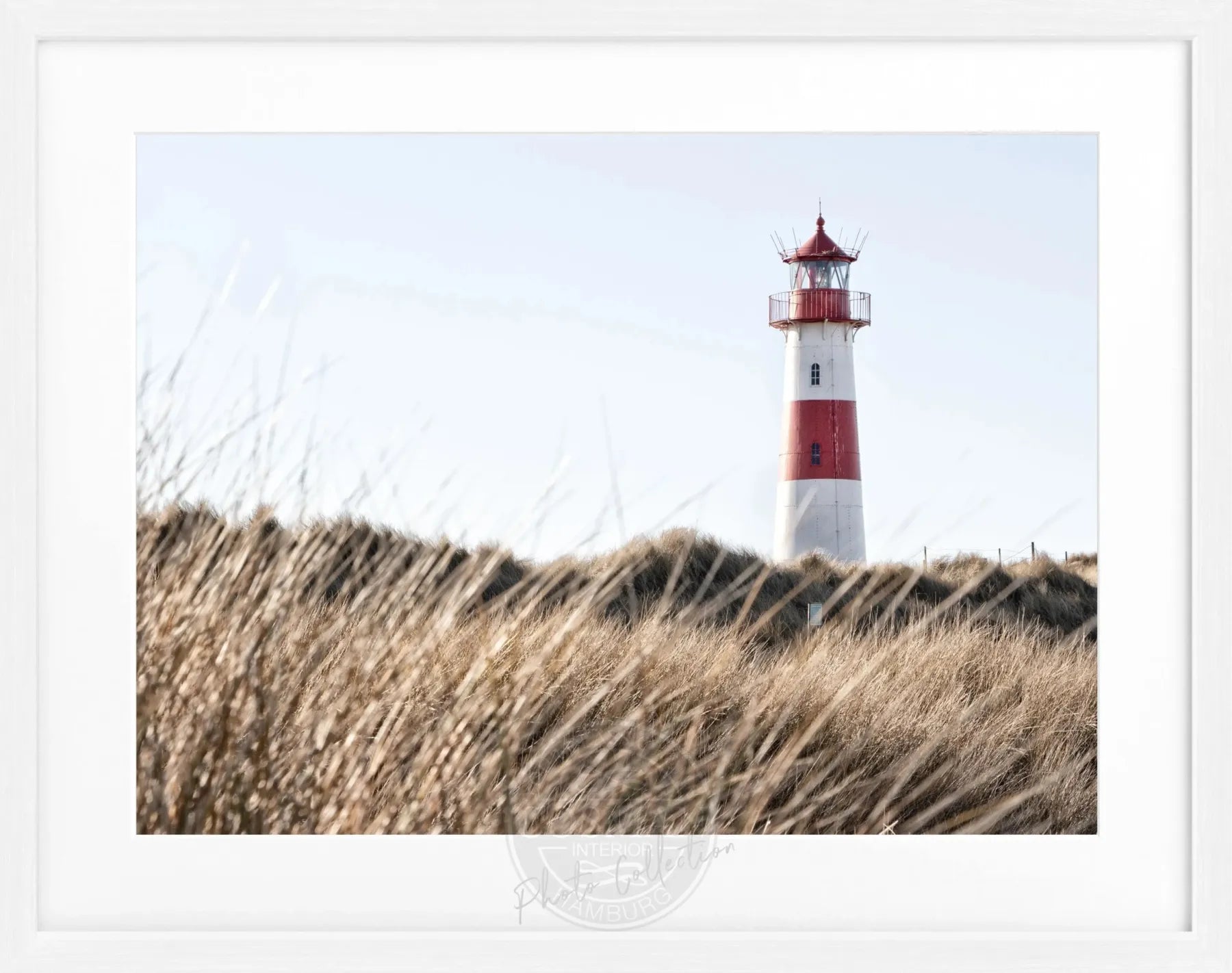 Schwarz-weiß Poster mit Rahmen vom Leuchtturm Lister auf Sylt, von Cosman-Photocollection, 31x25 cm, maritimes Motiv