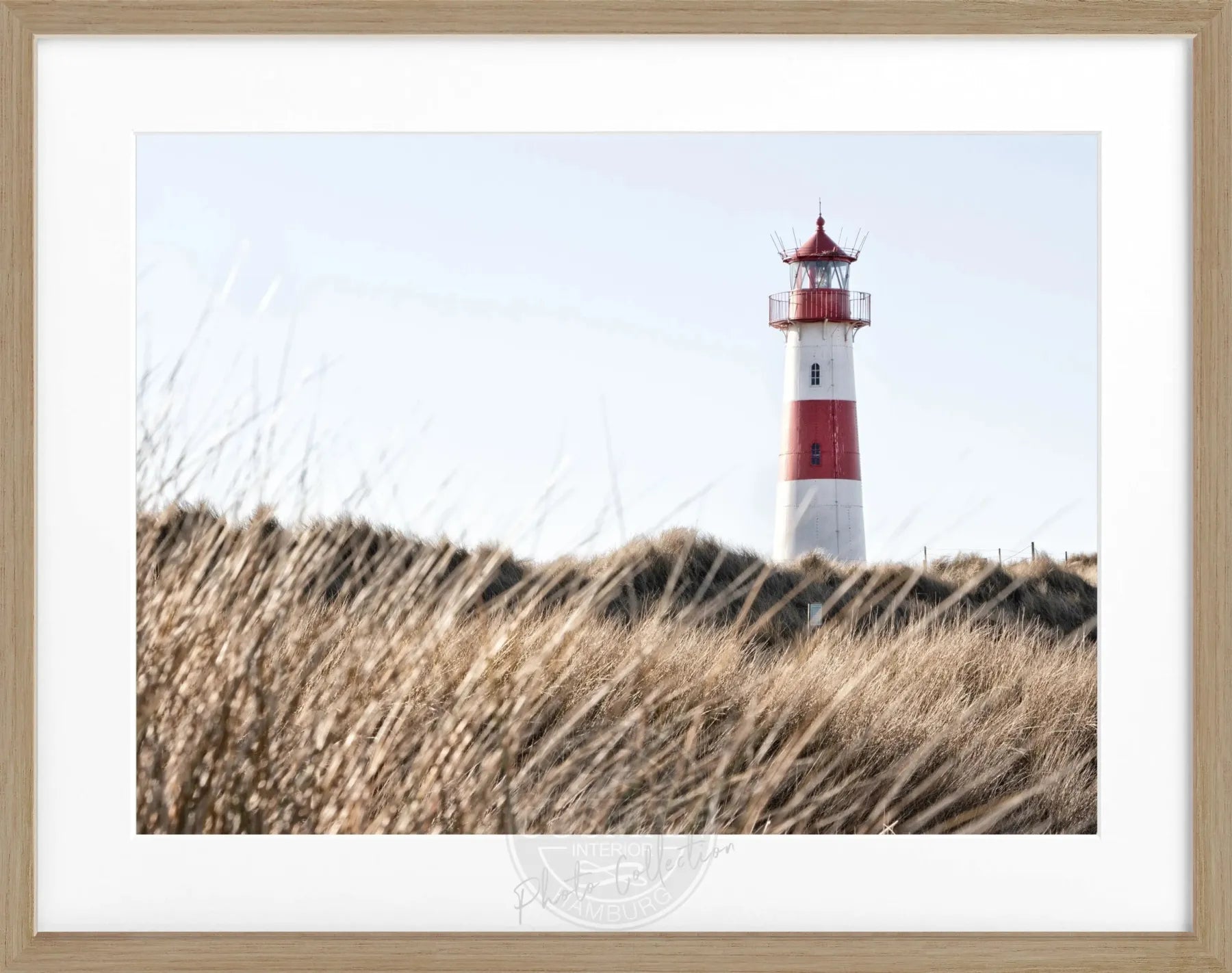 Schwarz-weiß Poster mit Rahmen von Cosman-Photocollection, Lister Leuchtturm Sylt, 31x25 cm, hochwertiges Wandbild.