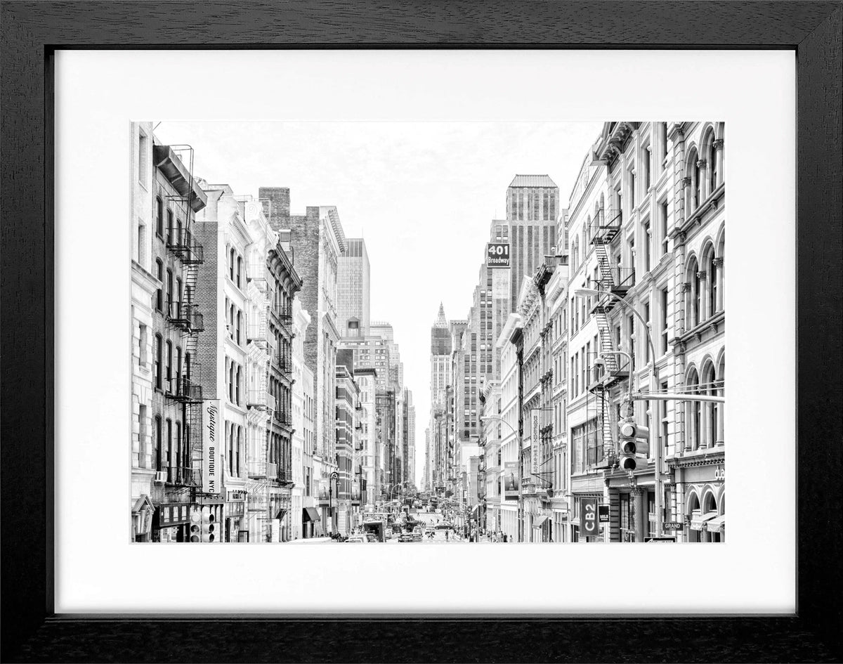Schwarz-weiß Poster mit Rahmen, New York Broadway Motiv, 31x25cm, von Cosman-Photocollection, Wanddekoration in modernem Stil