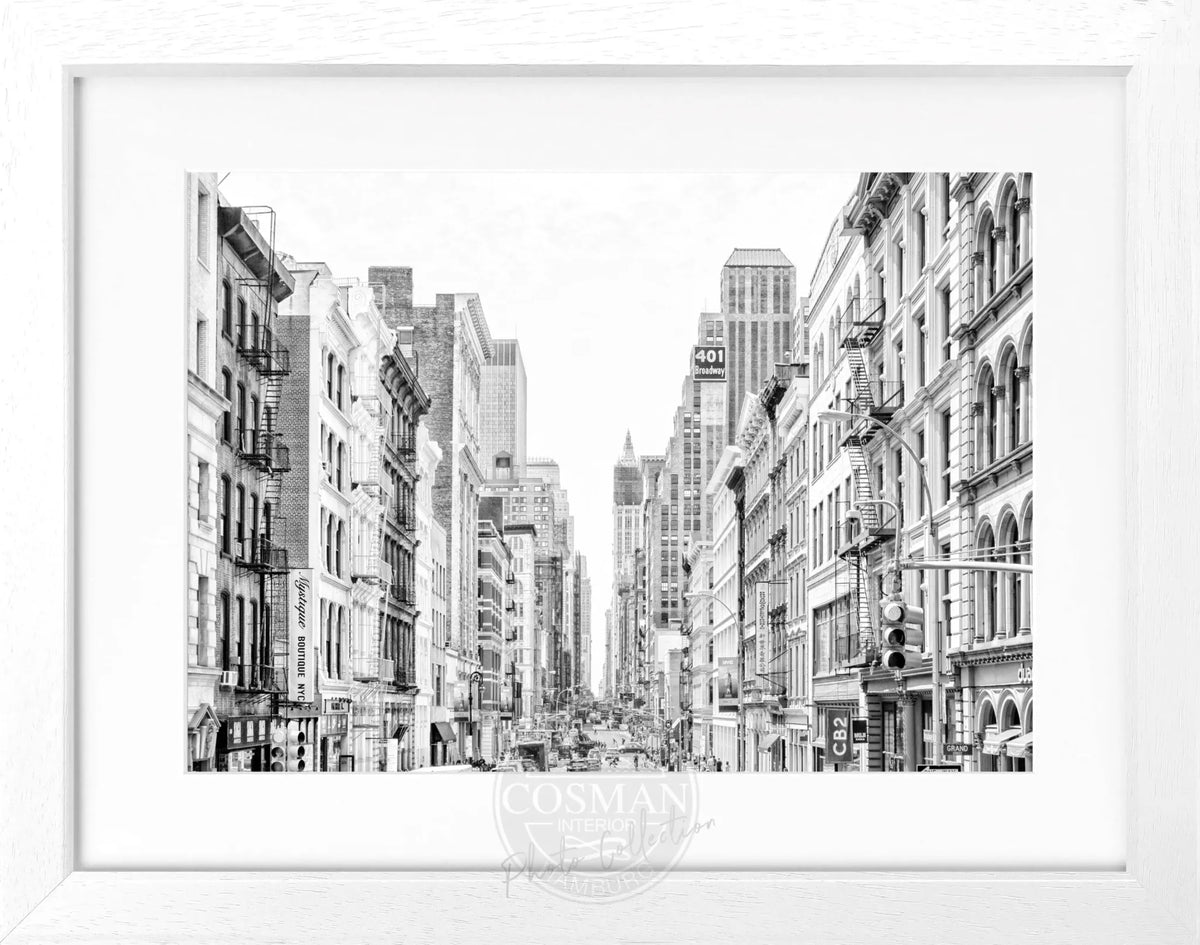 Schwarz-weiß Poster mit Rahmen, New York Broadway Motiv, 31x25cm, von Cosman-Photocollection.