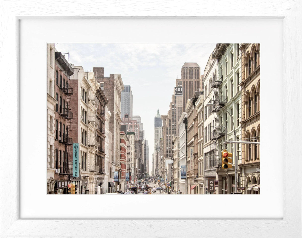 Schwarz-weiß Poster mit Rahmen, New York Broadway Motiv, 31x25cm, von Cosman-Photocollection.
