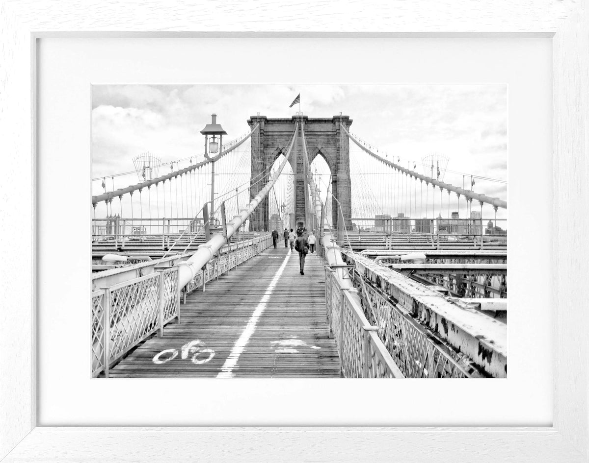 Schwarz-weiß Poster mit Rahmen von Cosman-Photocollection, Brooklyn Bridge in New York, 31x25cm, Wanddekoration