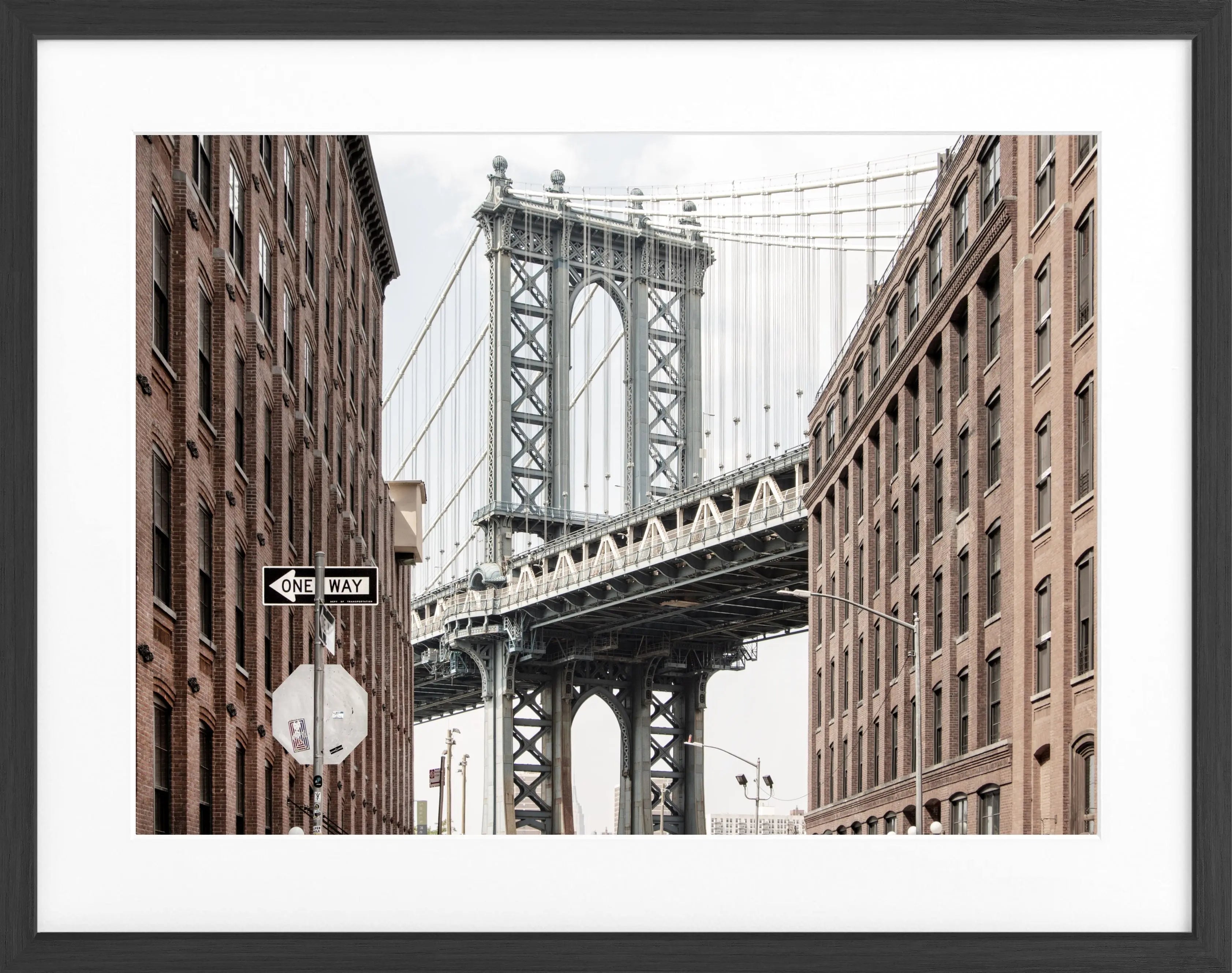 Schwarz-weiß Poster mit Rahmen von Cosman-Photocollection, New York Manhattan Bridge, 31x25cm, Motiv in Schwarz und Weiß