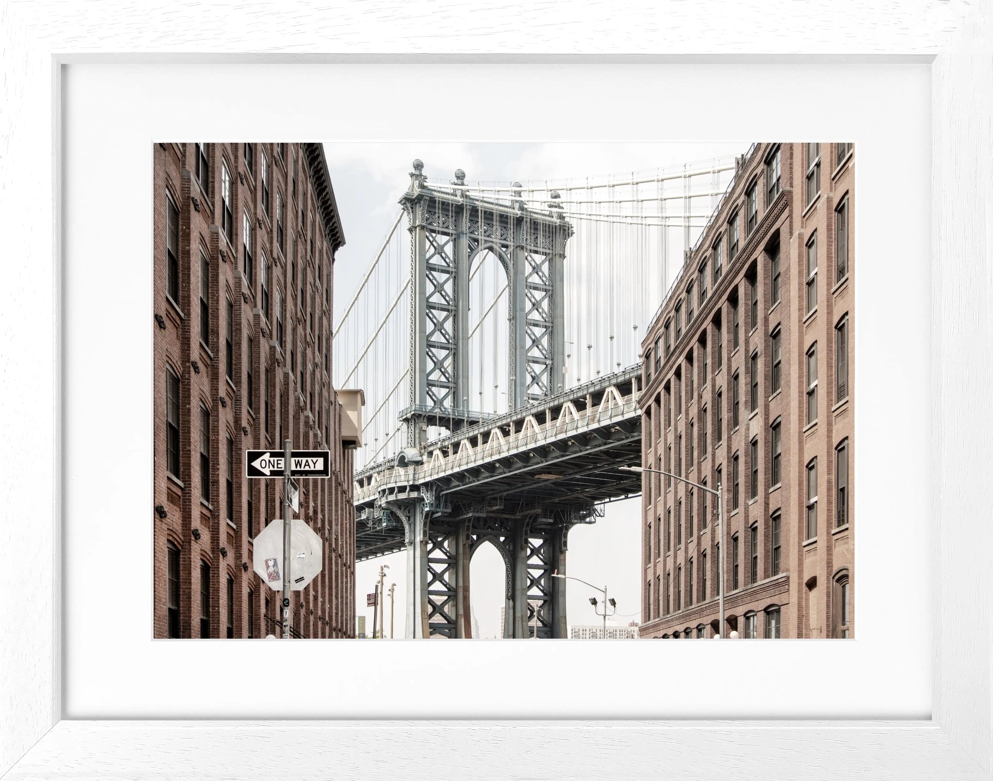 Schwarz-weiß Poster mit Rahmen von Cosman-Photocollection, Manhattan Bridge in New York, 31x25cm, modernes Stadtmotiv