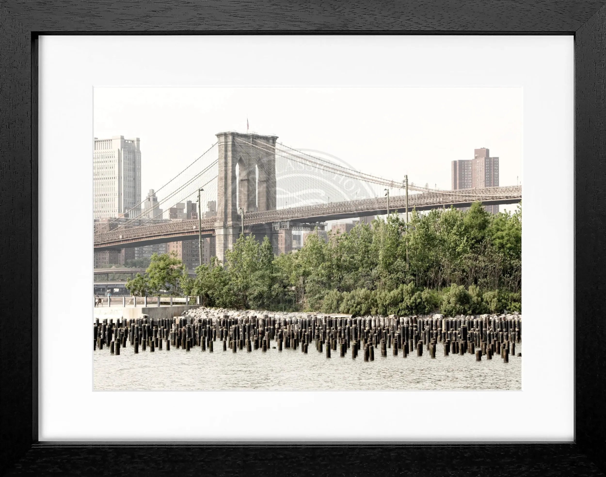 Schwarz-weiß Poster mit schwarzem Rahmen, Stadtbild von New York NY122, 31x25 cm, von Cosman-Photocollection