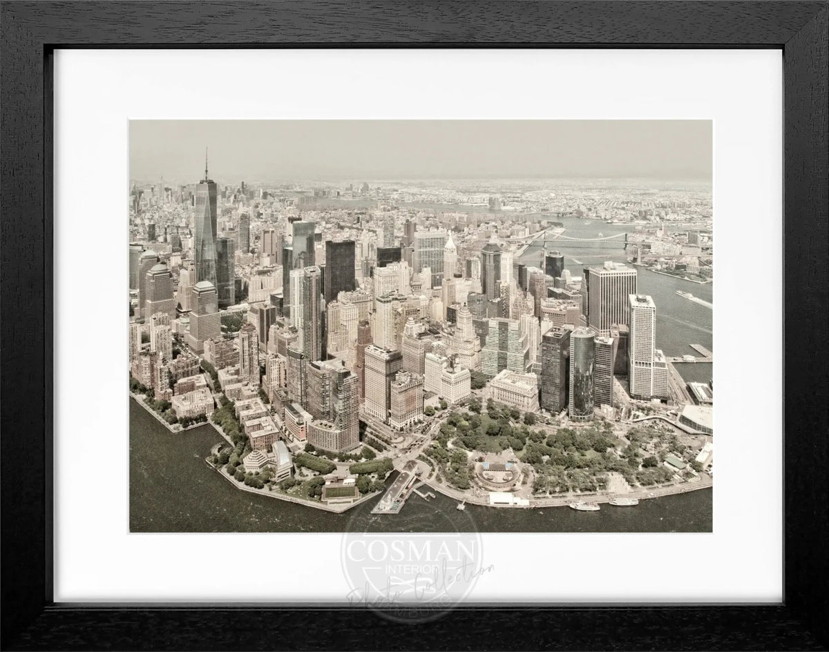 Schwarz-weiß Poster mit Rahmen, zeigt die New York Skyline, Maße 31x25 cm, von Cosman-Photocollection.