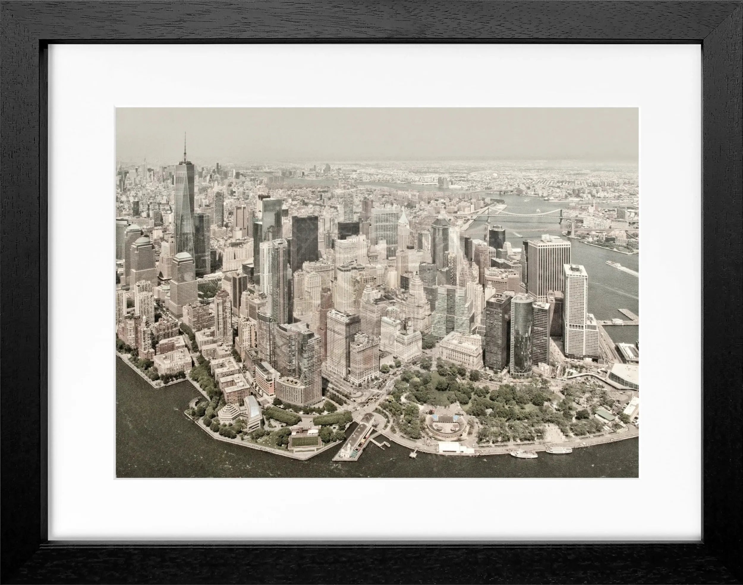 Schwarz-weiß Poster mit Rahmen, zeigt die New York Skyline, Maße 31x25 cm, von Cosman-Photocollection.