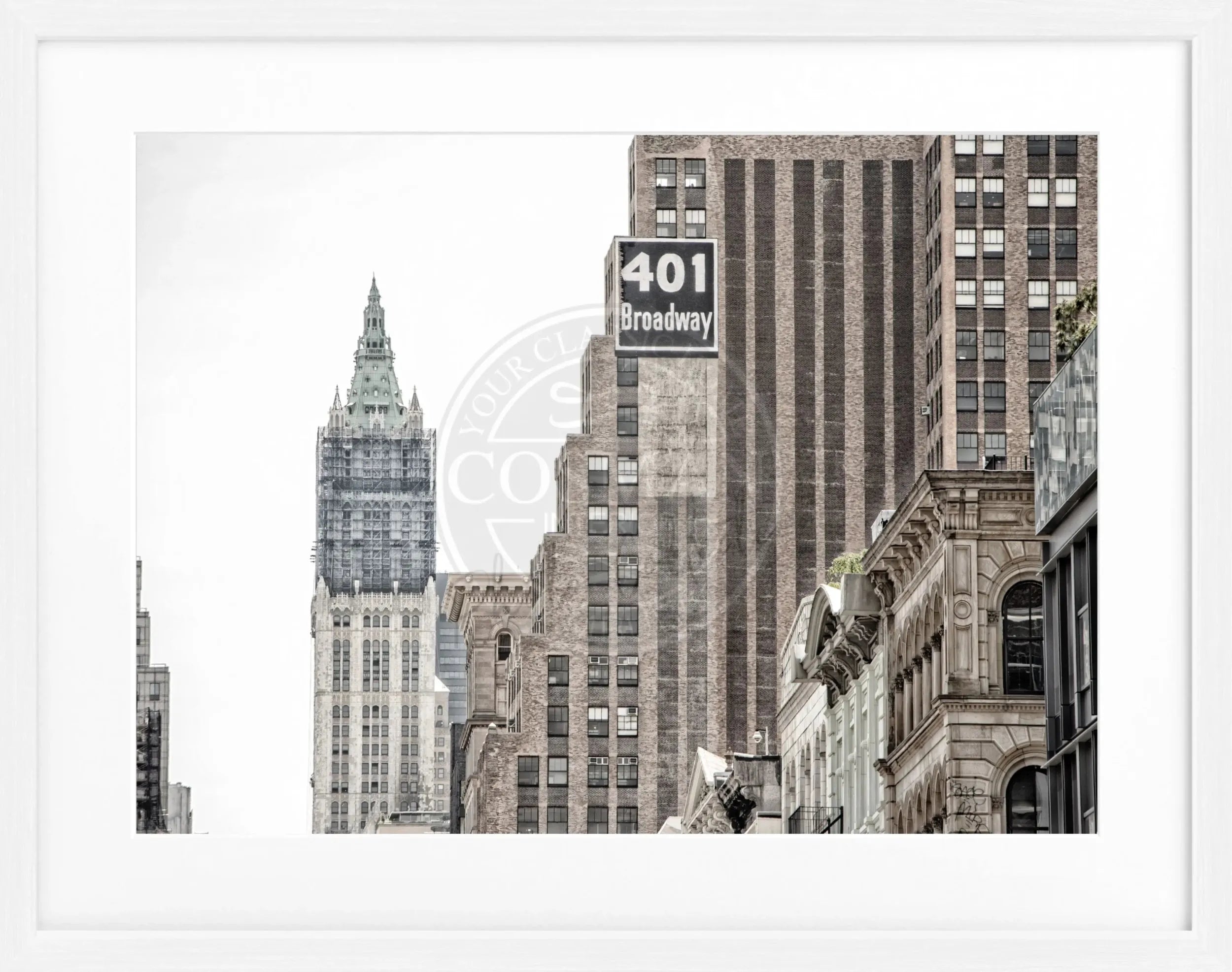 Schwarz-weiß Poster des Woolworth Buildings in New York mit Rahmen, 31x25 cm, von Cosman-Photocollection.