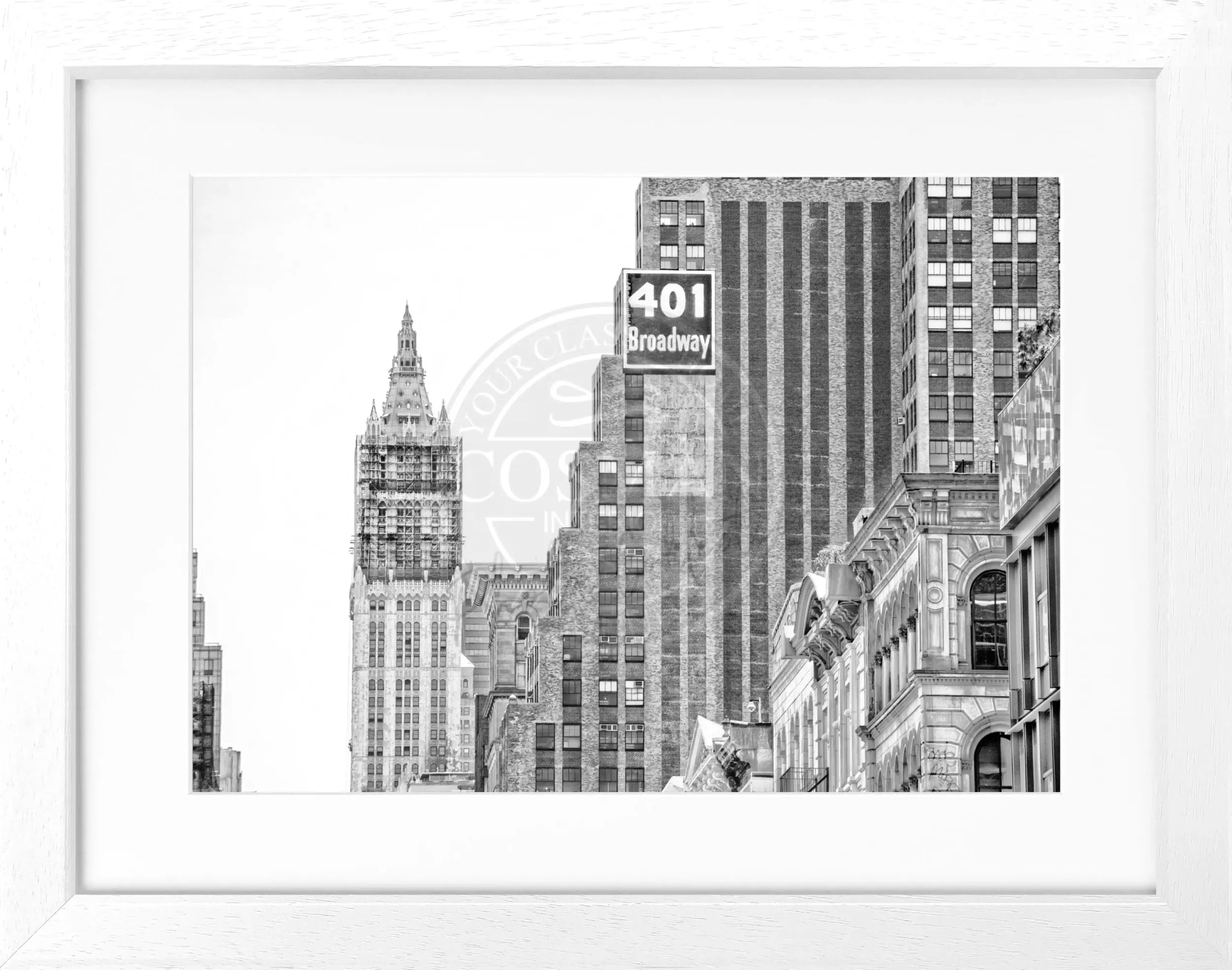 Schwarz-weiß Poster des Woolworth Buildings in New York, gerahmt, von Cosman-Photocollection, 31x25 cm, urbanes Stadtbild