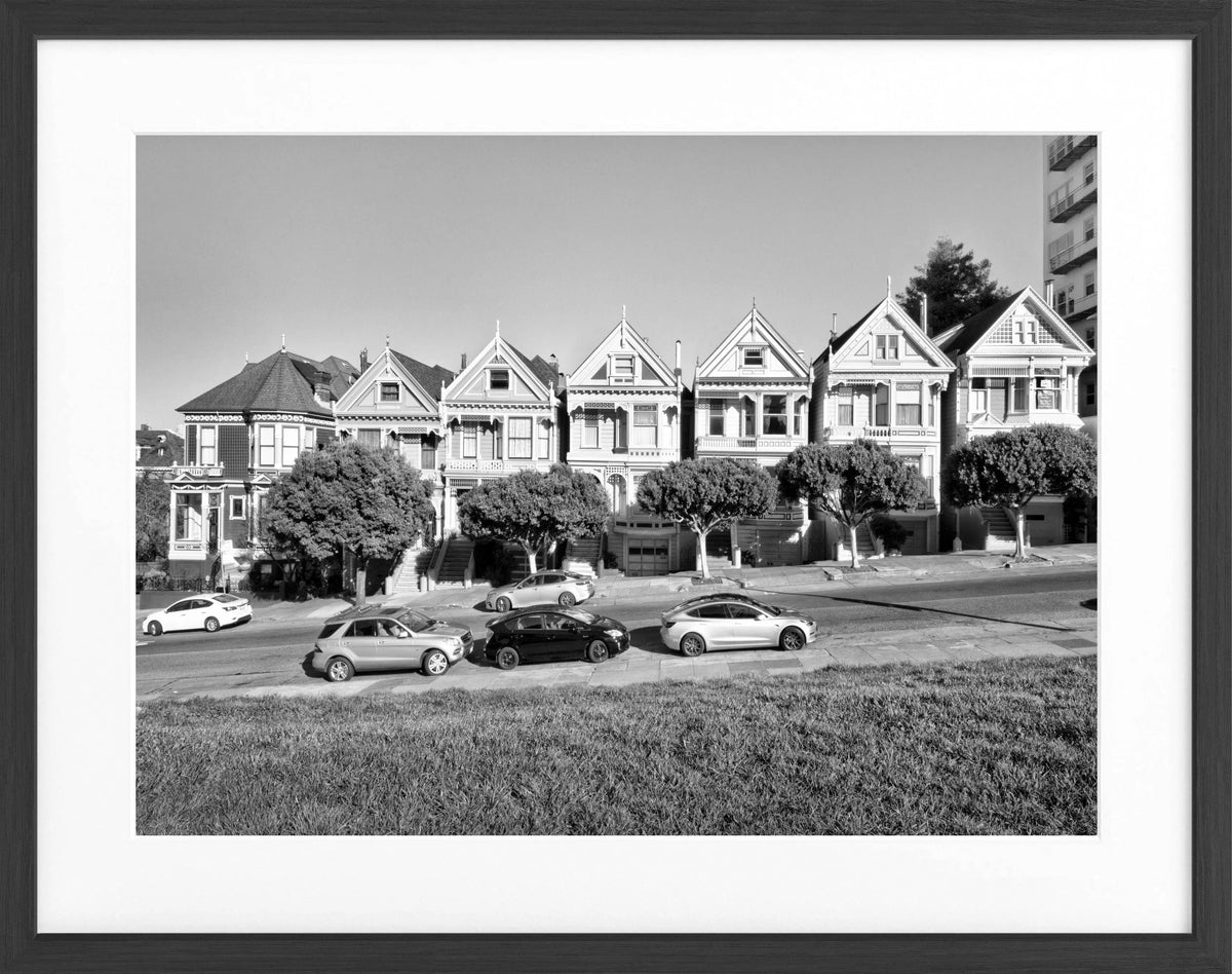 Schwarz-weiß Poster mit Rahmen ’Painted Ladies’ San Francisco, von Cosman-Photocollection, 31x25 cm, kunstvoller Stadtmotiv.