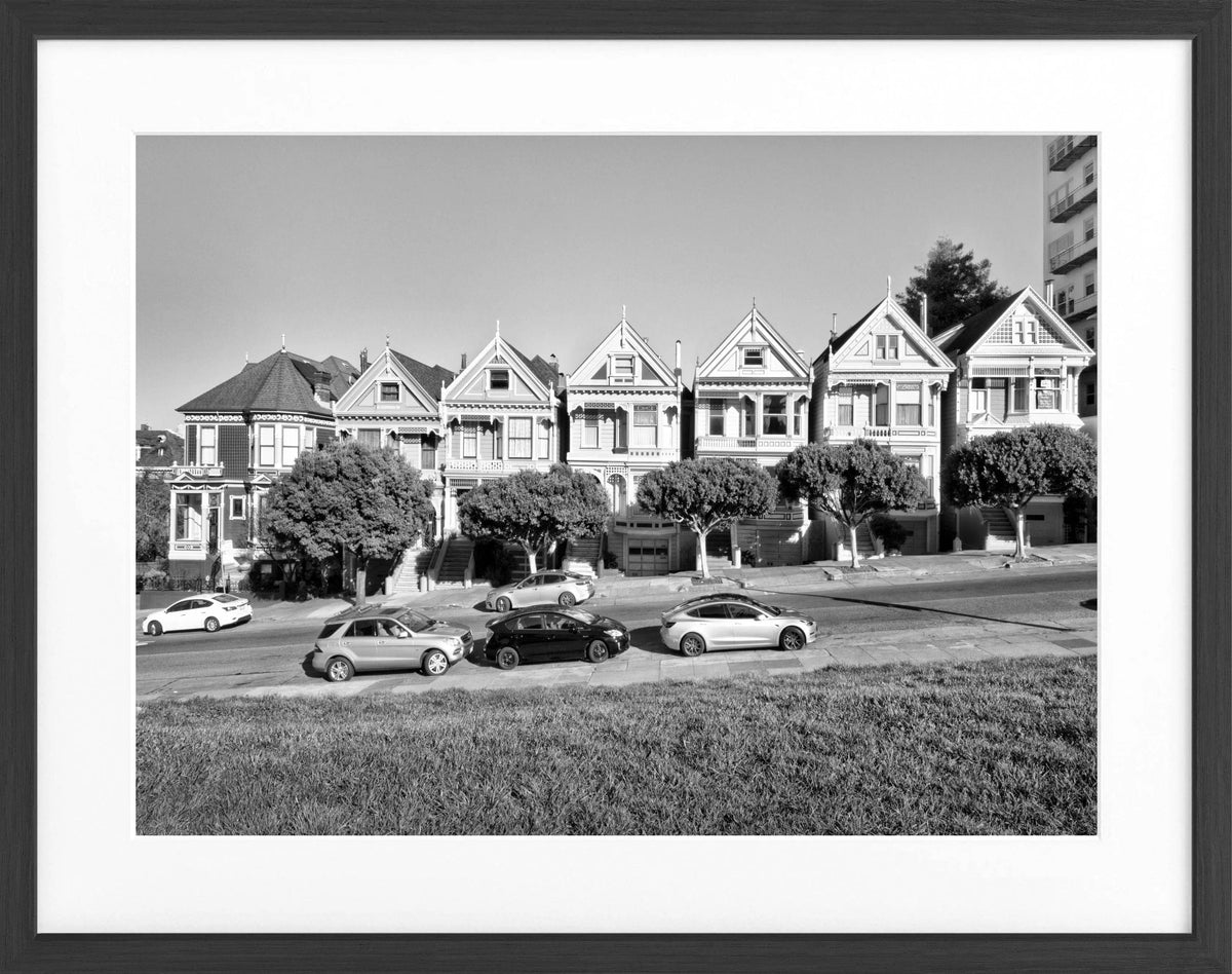 Schwarz-weiß Poster mit Rahmen ’Painted Ladies’ San Francisco, von Cosman-Photocollection, 31x25 cm, kunstvoller Stadtmotiv.