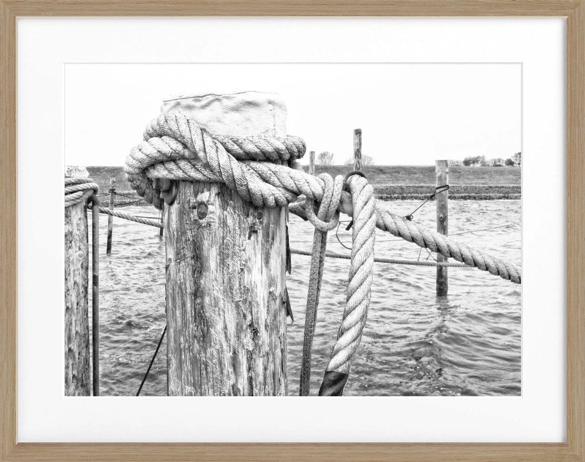 Schwarzer und weißer Poster mit Rahmen ’Poller’ Sylt SY67 von Cosman-Photocollection, 31x25 cm, Wanddekoration