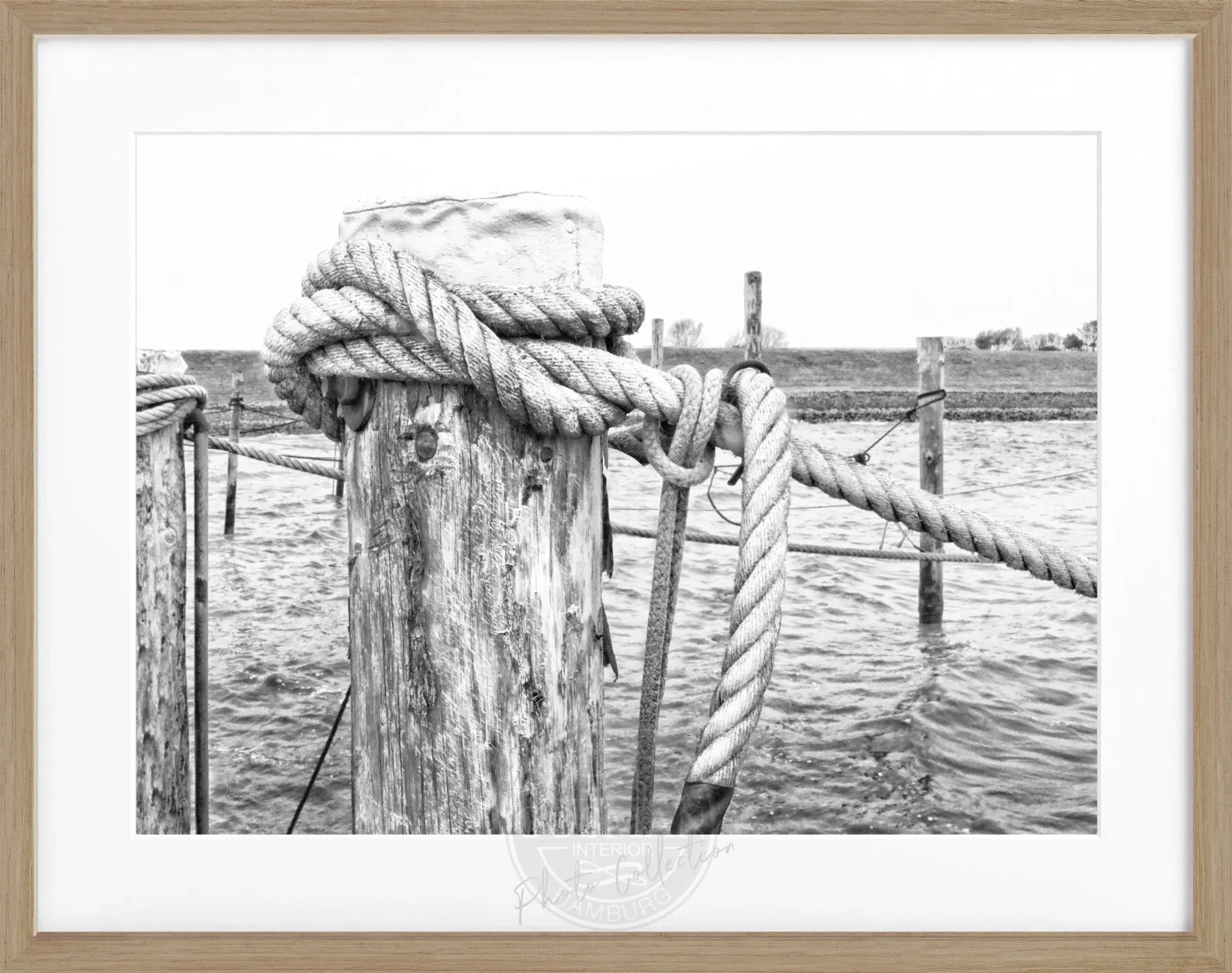 Schwarzer und weißer Poster mit Rahmen ’Poller’ Sylt SY67 von Cosman-Photocollection, 31x25 cm, Wanddekoration