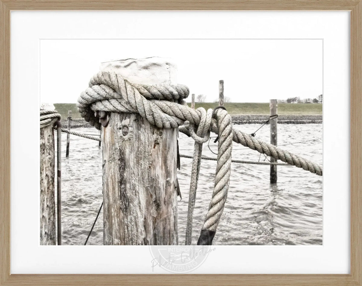 Schwarzer und weißer Poster mit Rahmen ’Poller’ Sylt SY67 von Cosman-Photocollection, 31x25 cm, Motiv Strand und Leuchtturm