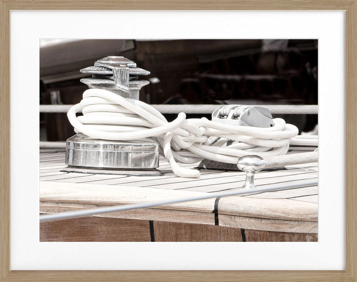 Schwarz-weiß Poster mit Rahmen ‚Sailing‘ Saint Tropez von Cosman-Photocollection, 31x25 cm, maritime Segelmotivation.