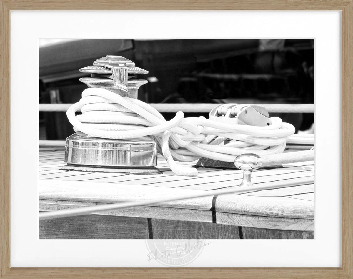 Schwarz-weiß Poster mit Rahmen ’Sailing’ Saint Tropez, 31x25cm, von Cosman-Photocollection, maritime Segelmotiv.