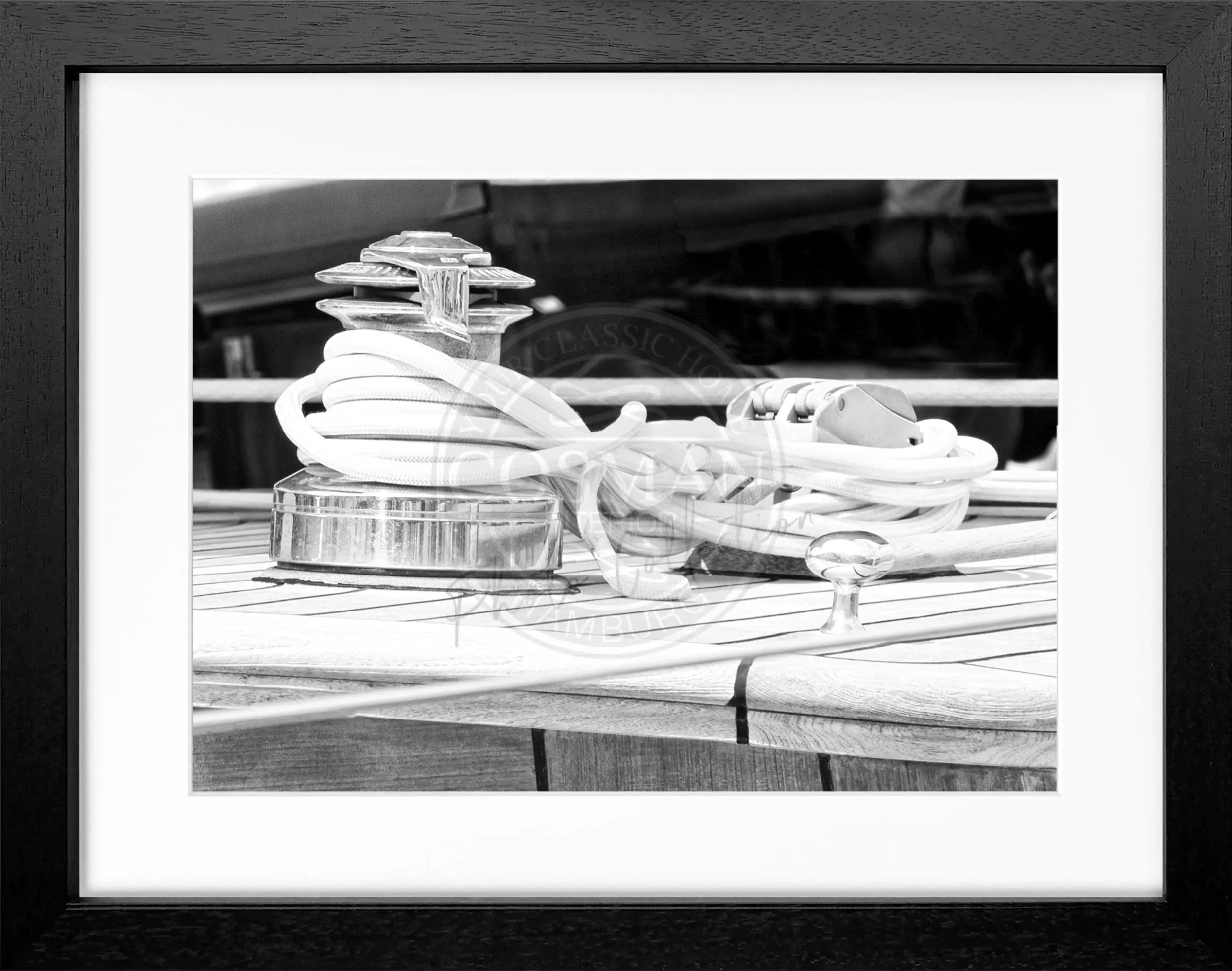 Schwarz-weiß Poster mit Rahmen „Sailing“ von Cosman-Photocollection, Motiv von Saint Tropez, 31x25 cm, elegantes Wandbild