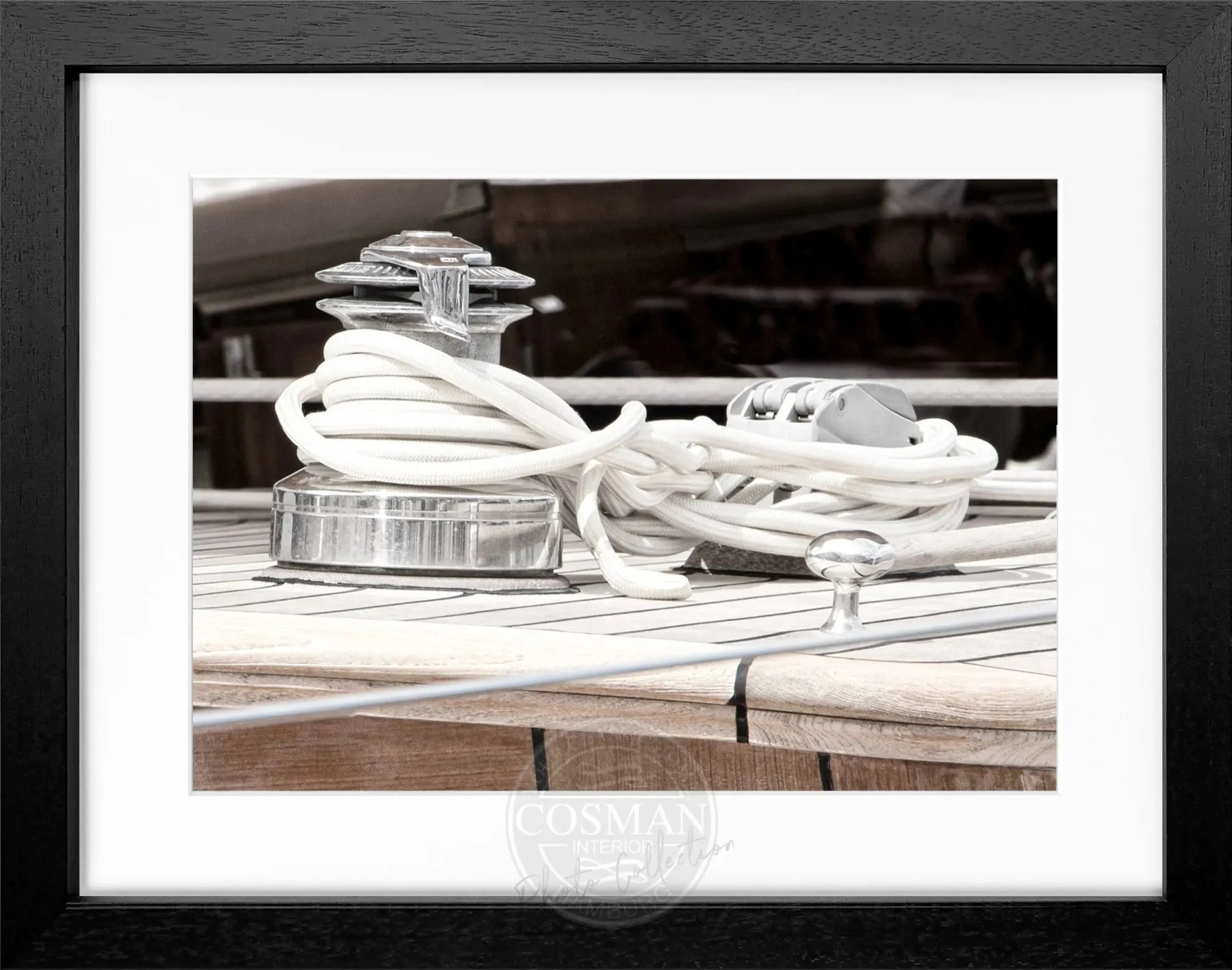 Schwarz-weiß Poster mit Rahmen „Sailing“ von Cosman-Photocollection, Motiv von Saint Tropez, 31x25 cm, maritimes Segelboot-Design