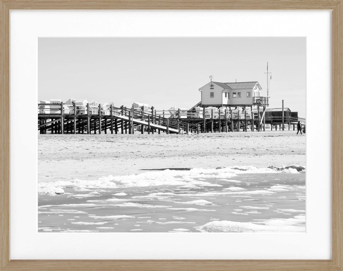 Schwarz-weiß Poster mit Rahmen von Cosman-Photocollection, Sankt Peter Ording Strand, 31x25 cm, Motiv am Meer