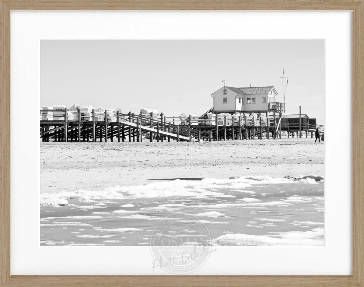 Schwarz-weiß Poster mit Rahmen von Cosman-Photocollection, Sankt Peter Ording Strand, 31x25 cm, Motiv am Meer