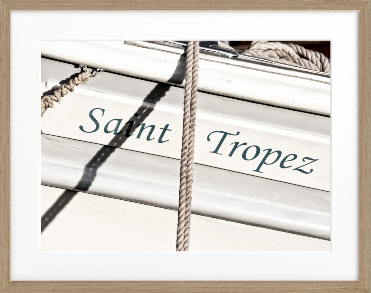 Schwarz-weißes Poster mit Rahmen, Segelboot-Motiv in Saint Tropez, von Cosman-Photocollection, 31x25cm, Kunstdruck.