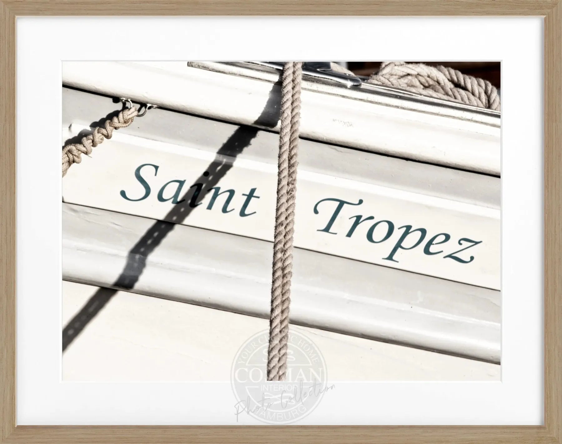Schwarz-weißes Poster mit Rahmen, Segelboot-Motiv in Saint Tropez, von Cosman-Photocollection, 31x25cm, Kunstdruck.