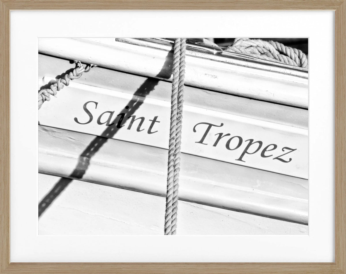 Schwarz-weiß Poster mit Rahmen, Segelboot in Saint Tropez, von Cosman-Photocollection, 31x25 cm, maritime Meeresmotivation