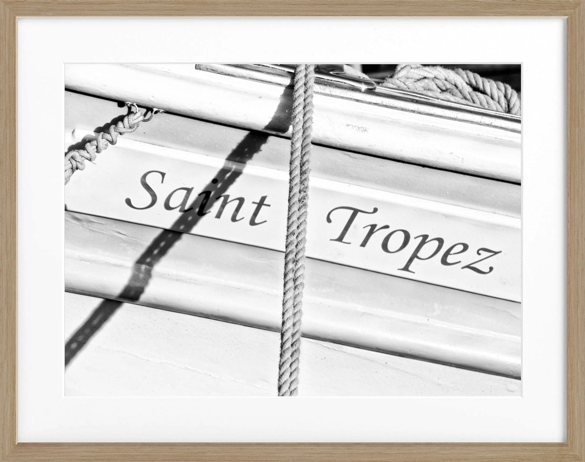 Schwarz-weiß Poster mit Rahmen, Segelboot in Saint Tropez, von Cosman-Photocollection, 31x25 cm, maritime Meeresmotivation