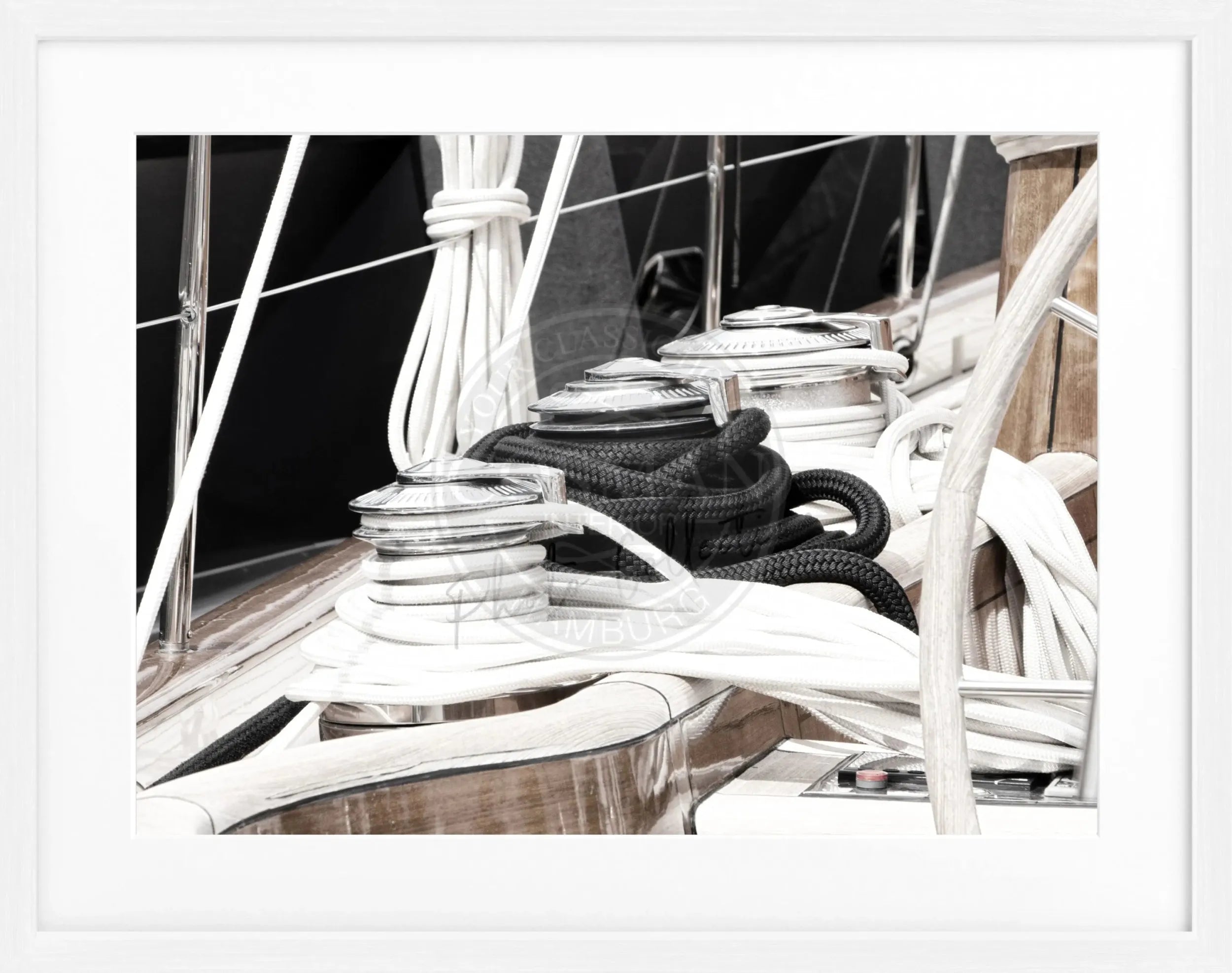 Schwarz-weiß Poster mit Rahmen, Segelboot in Saint Tropez, von Cosman-Photocollection, 31x25 cm, maritime Dekoration