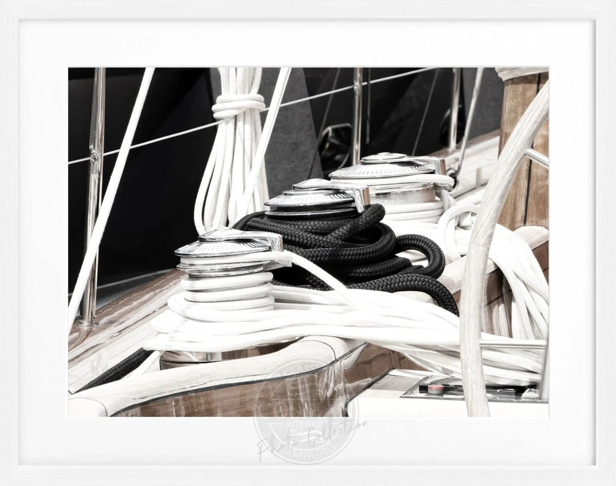 Schwarz-weiß Poster mit Rahmen, Segelboot in Saint Tropez, von Cosman-Photocollection, 31x25 cm, maritime Dekoration