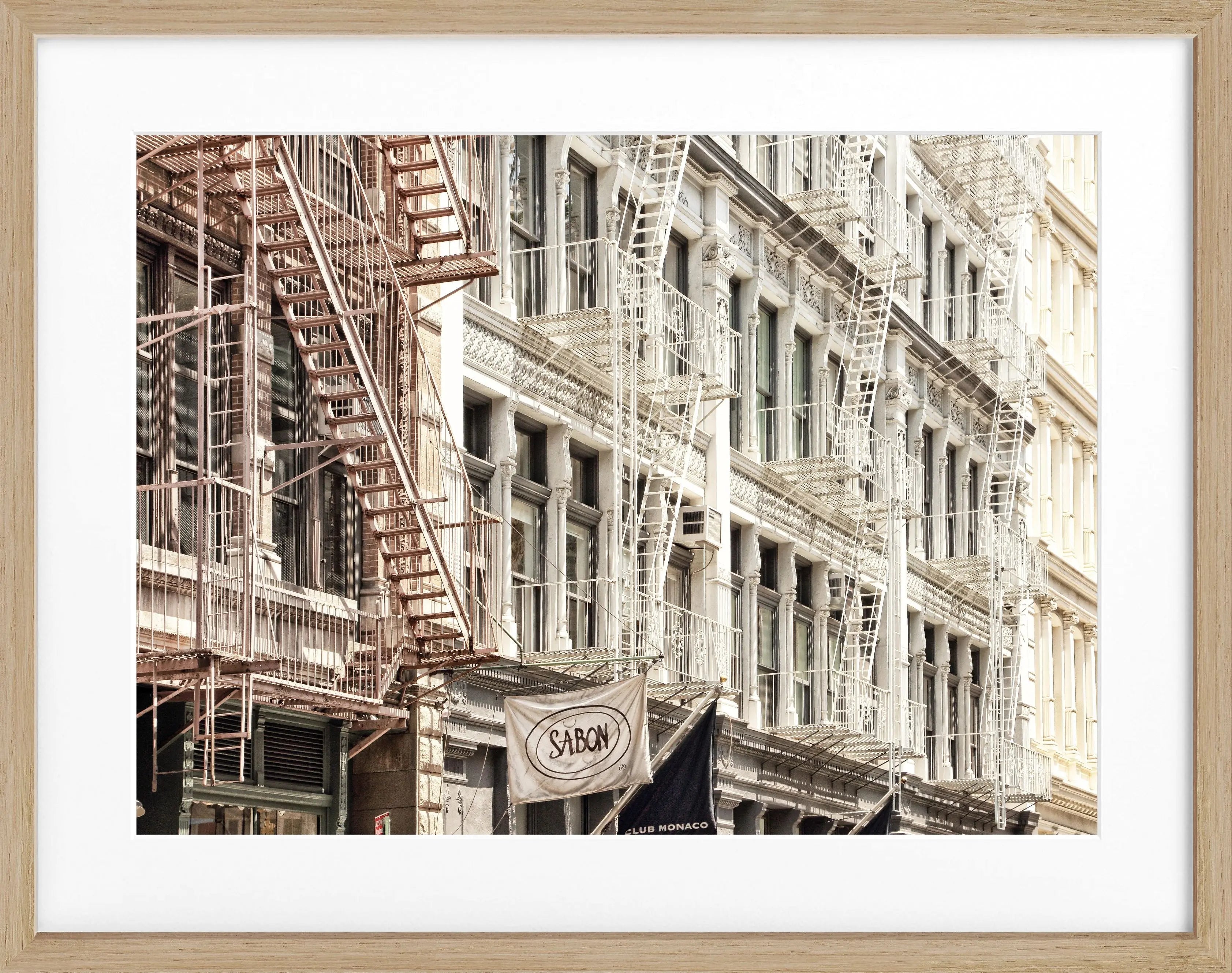 Schwarz-weiß Poster mit Rahmen 'SOHO' von Cosman-Photocollection, 31x25 cm, mit Motiv von New York City.