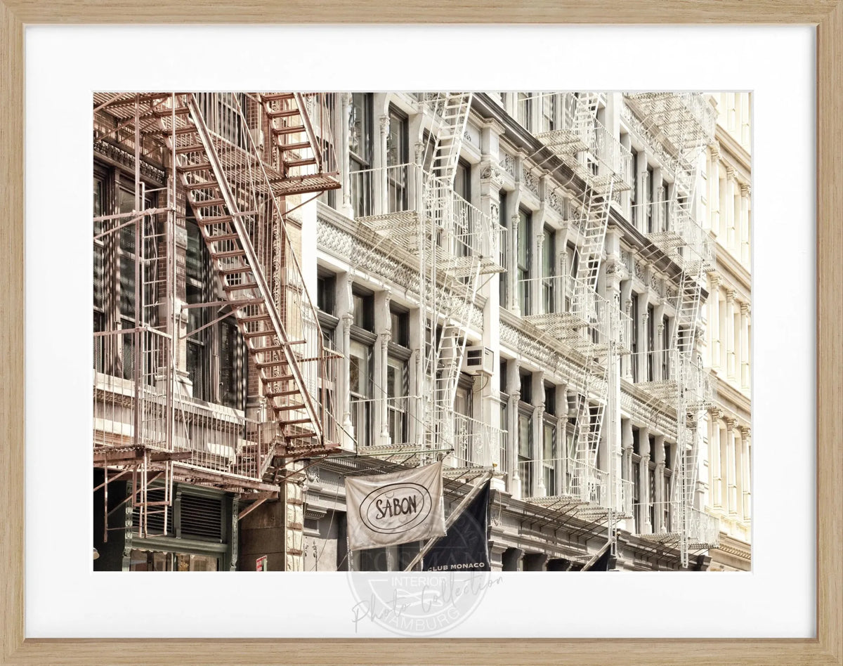 Schwarz-weiß Poster mit Rahmen „SOHO“ von Cosman-Photocollection, Stadtbild von New York, Maße 31x25 cm.