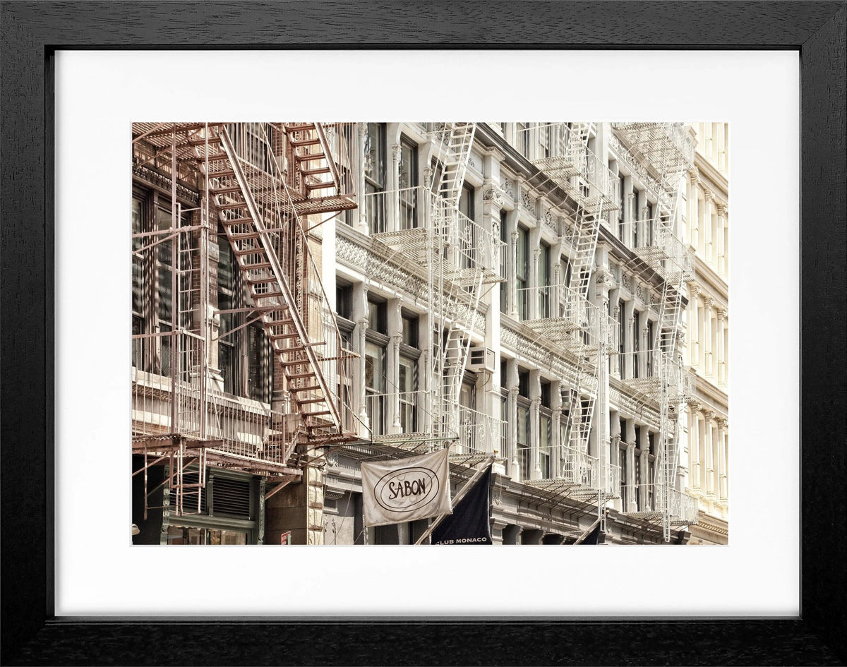 Schwarz-weiß Poster mit Rahmen ‚SOHO‘ von Cosman-Photocollection, New York Stadtmotiv, 31x25 cm, stilvolles Wandbild