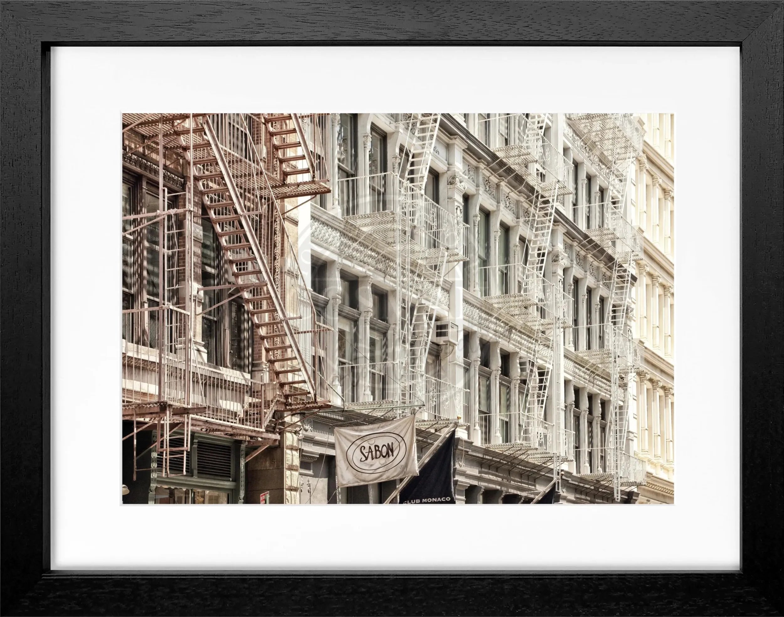 Schwarz-weiß Poster mit Rahmen ‚SOHO‘ von Cosman-Photocollection, New York Stadtmotiv, 31x25 cm, stilvolles Wandbild