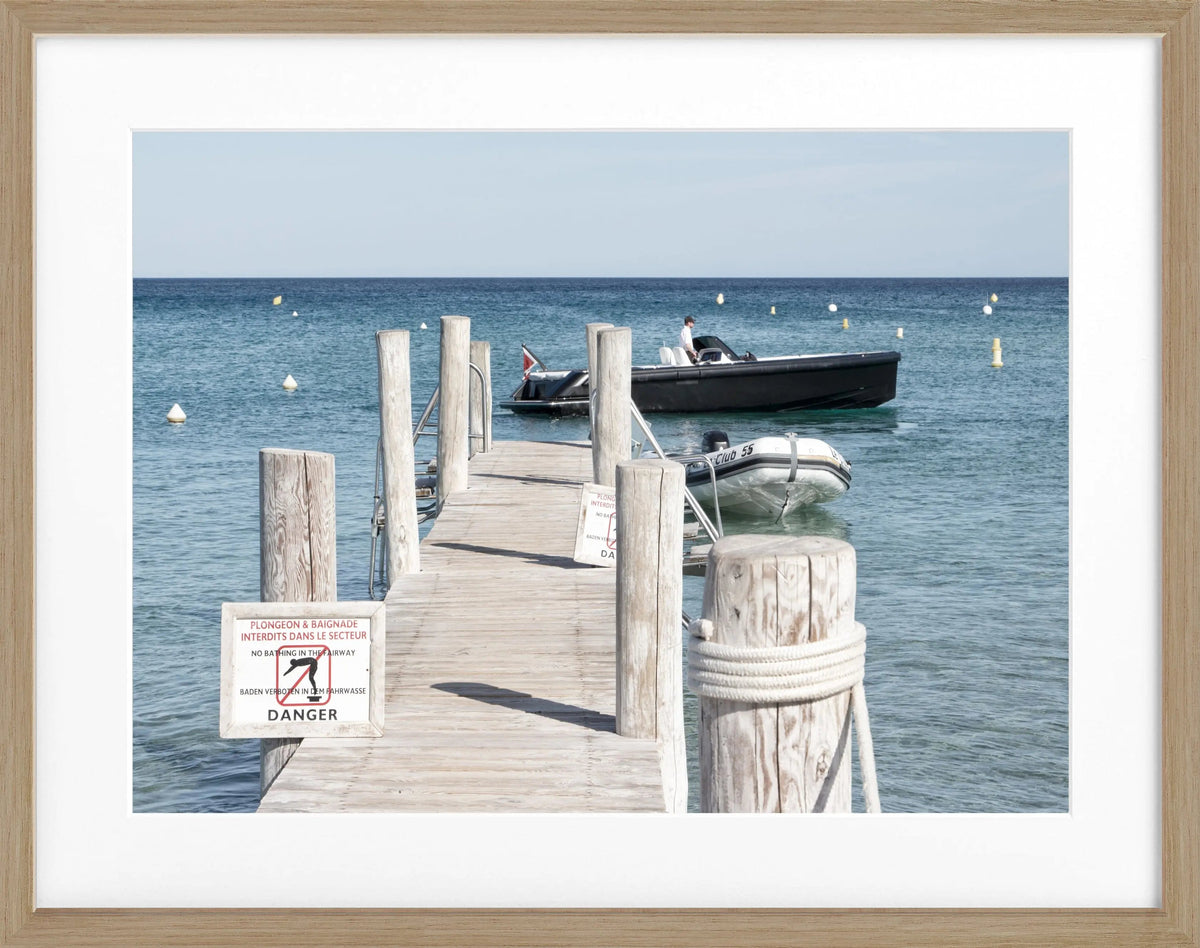 Schwarz-weiß Poster mit Rahmen ’Steg Le Club 55’ Saint Tropez, von Cosman-Photocollection, 31x25 cm, stilvolle Wanddekoration