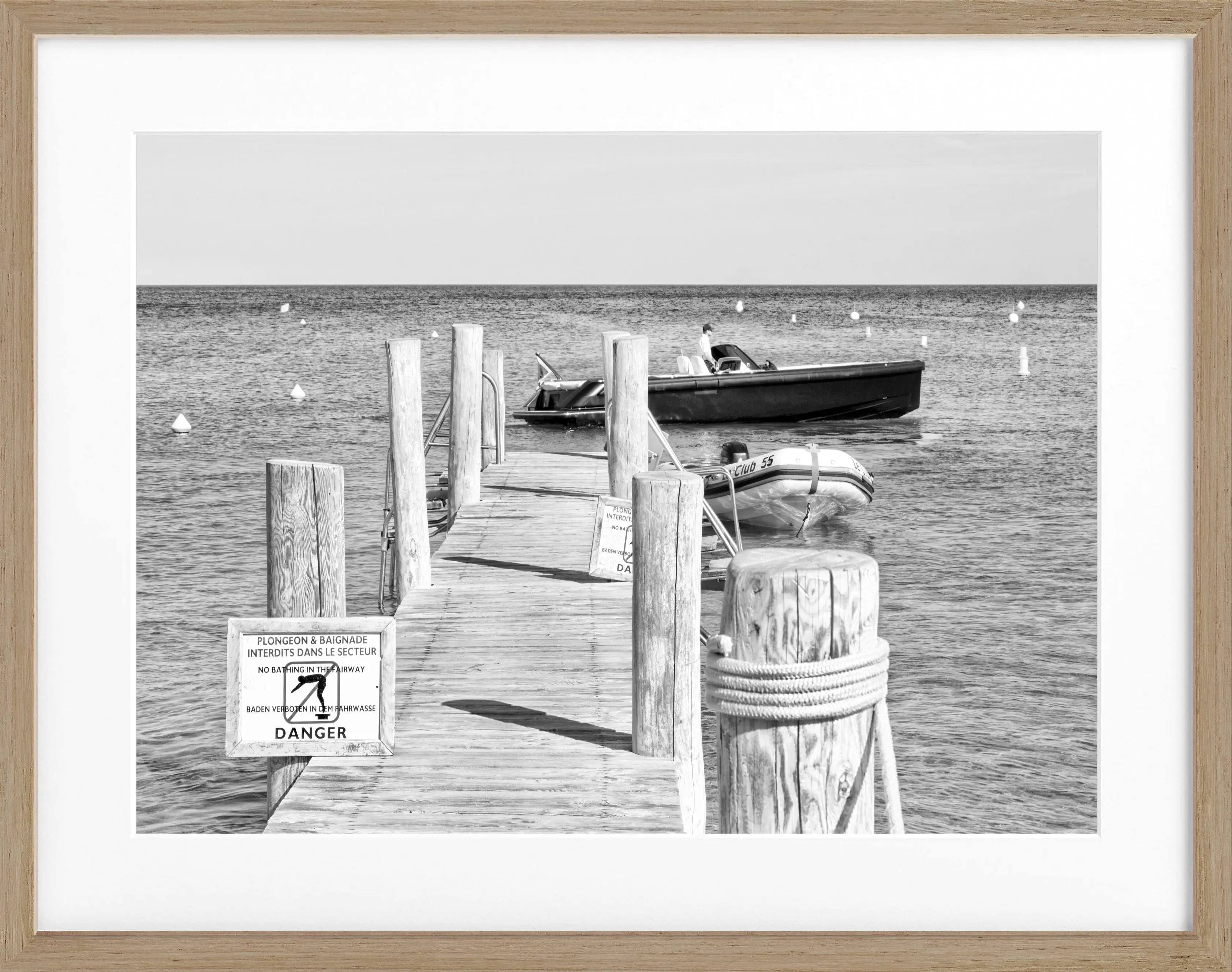 Schwarz-weiß Poster mit Rahmen ‘Steg Le Club 55’ Saint Tropez, von Cosman-Photocollection, 31x25 cm, dekoratives Wandbild