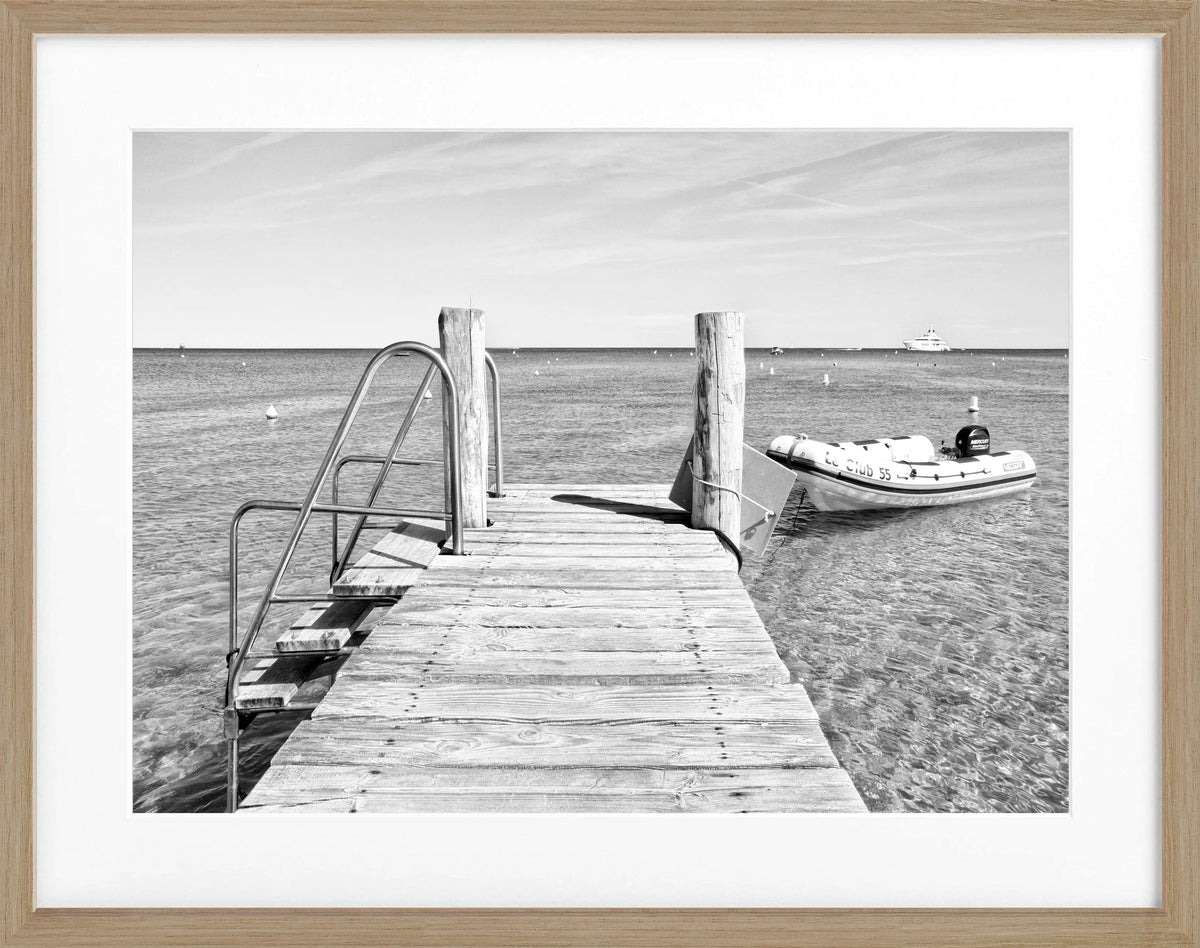 Schwarz-weiß Poster mit Rahmen ’Steg’ Saint Tropez von Cosman-Photocollection, 31x25 cm, elegantes Wandbild mit Motiv.