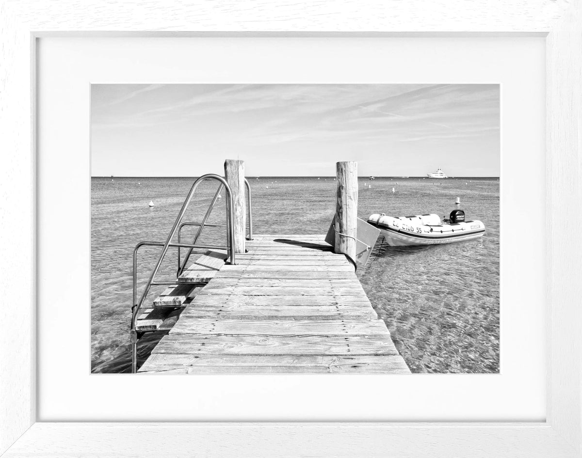 Schwarz-weiß Poster mit Rahmen 'Steg' Saint Tropez ST23 von Cosman-Photocollection, 31x25 cm, Wanddekoration.