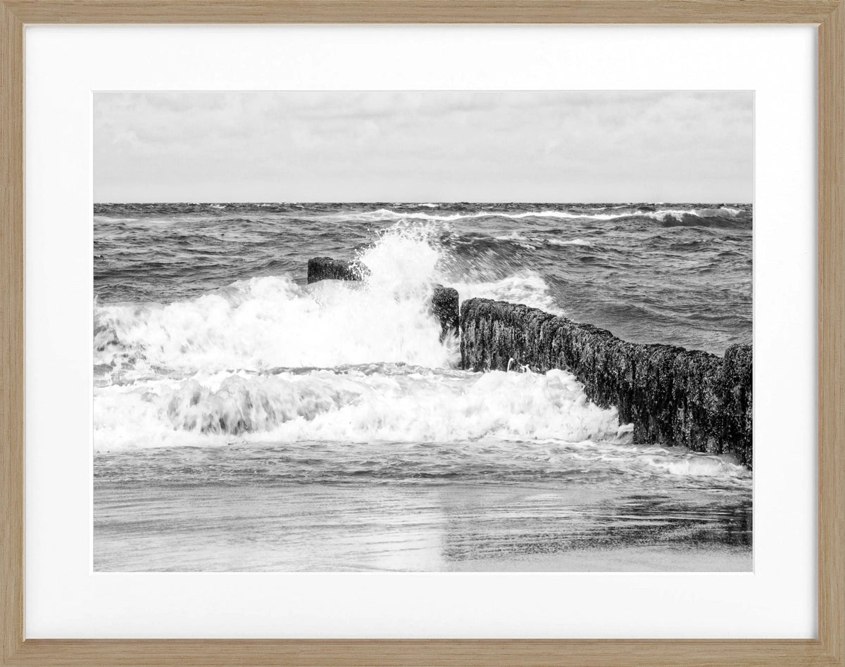 Schwarz-weiß Poster mit Rahmen, zeigt die Buhne auf Sylt, von Cosman-Photocollection, ca. 31x25 cm, dekoratives Wandbild