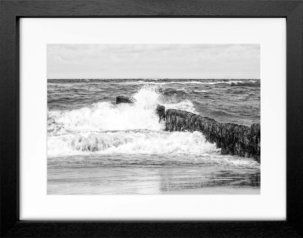 Schwarz-weiß Poster mit Rahmen, zeigt die Buhne in Sylt, von Cosman-Photocollection, 31x25 cm, dekoratives Wandbild