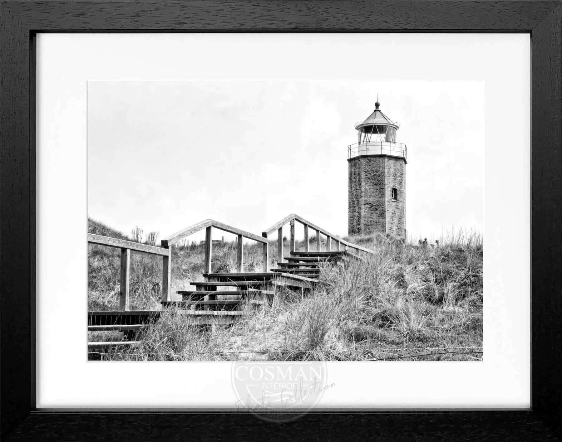 Schwarz-weiß Poster mit Rahmen, zeigt den Sylt Leuchtturm in Kampen, von Cosman-Photocollection, 31x25 cm